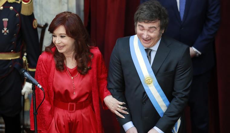 밀라이 대통령, 자신과 고위 관리들의 급여 48% 인상 논란