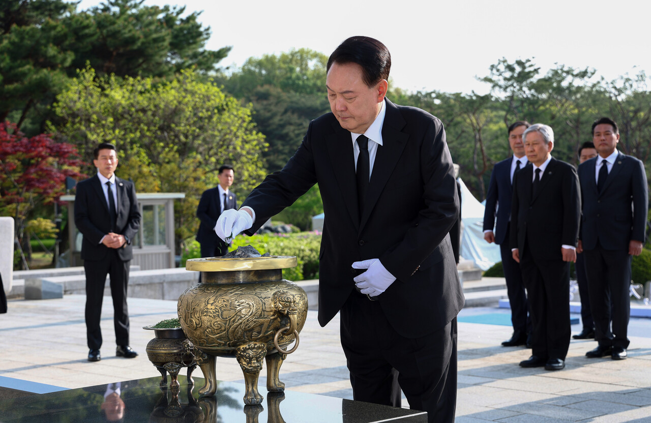 尹대통령 지지율 11%p 급락한 23%...국민의힘 30%·민주 31%·조국혁신 14% [한국갤럽]