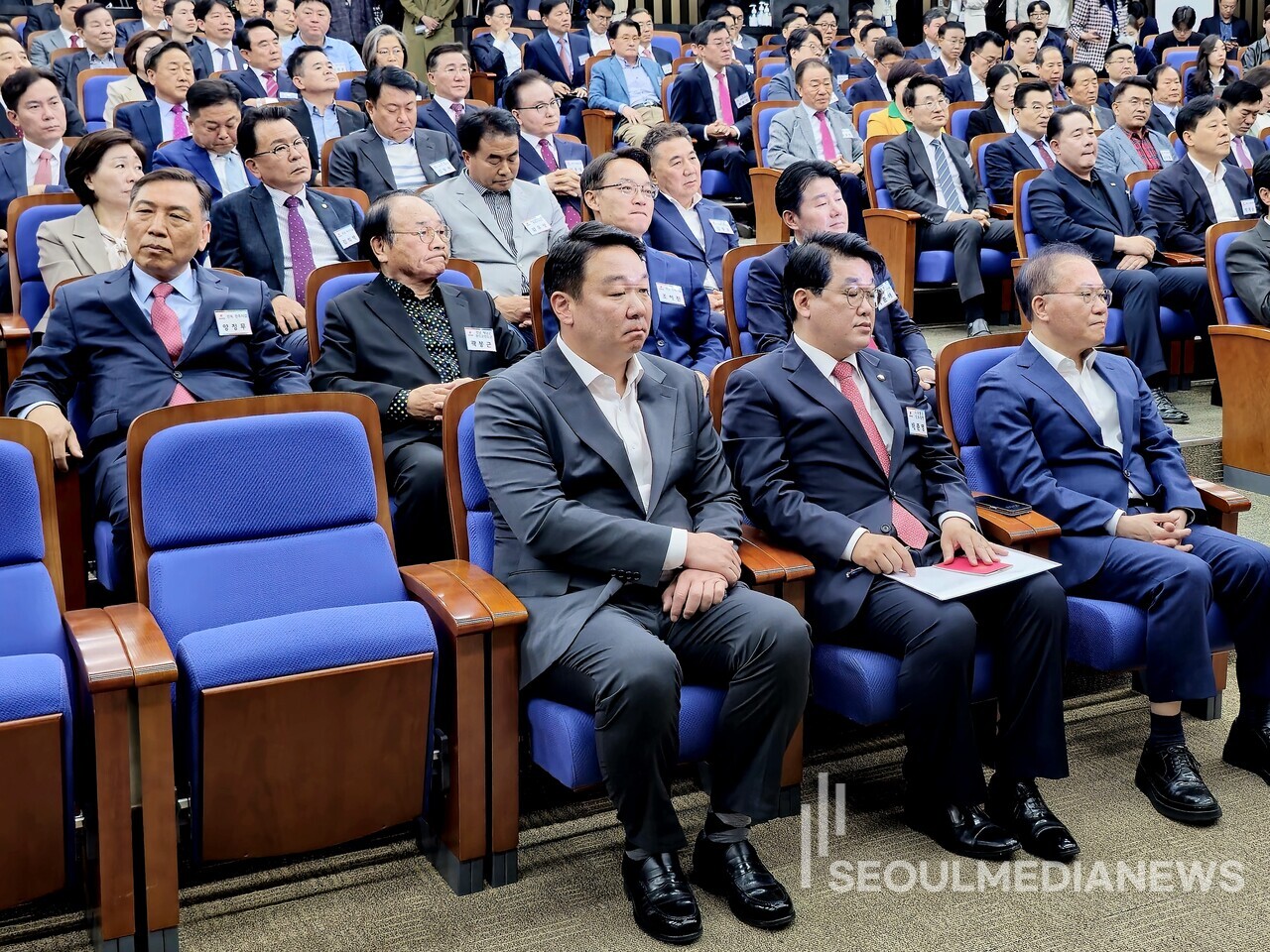 與 낙선자 120여명 모여 총선 참패 원인·수습책 논의